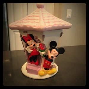 Teleflora vase with lid Plus candles bundle